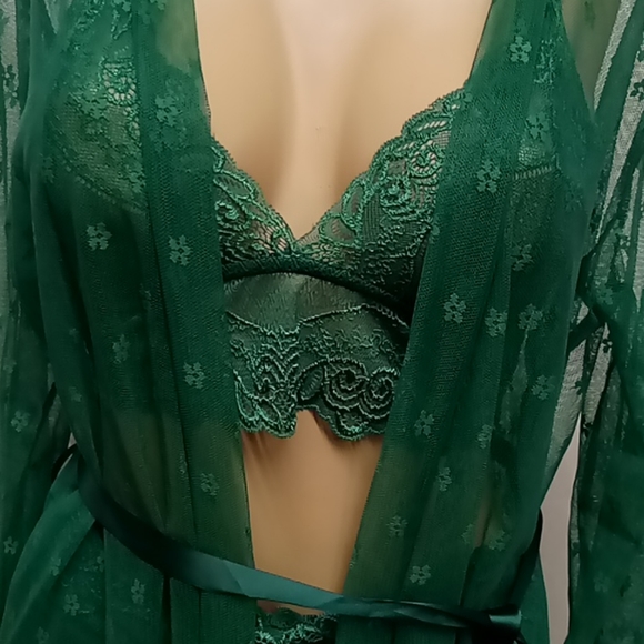 Lingerie - Picture 3 of 4